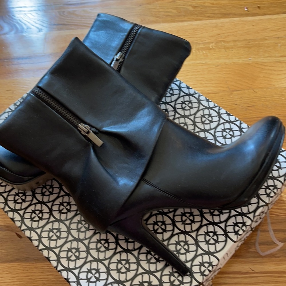 Boot - Picture 3 of 9